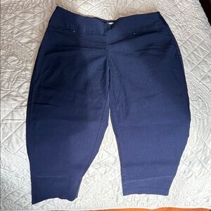 Cato Navy Blue Cropped bottoms Size 10 mid rise 3% spandex